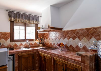 Complejo rural en la sierra de Málaga compuesto de 3 casas con piscinas independientes bien equipadas y rodeadas de naturaleza.