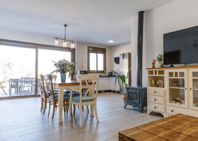 Complejo rural en la sierra de Málaga compuesto de 3 casas con piscinas independientes bien equipadas y rodeadas de naturaleza.