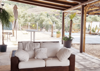 Complejo rural en la sierra de Málaga compuesto de 3 casas con piscinas independientes bien equipadas y rodeadas de naturaleza.