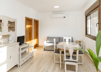 Complejo rural en la sierra de Málaga compuesto de 3 casas con piscinas independientes bien equipadas y rodeadas de naturaleza.