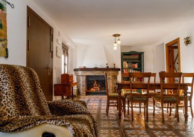 Complejo rural en la sierra de Málaga compuesto de 3 casas con piscinas independientes bien equipadas y rodeadas de naturaleza.