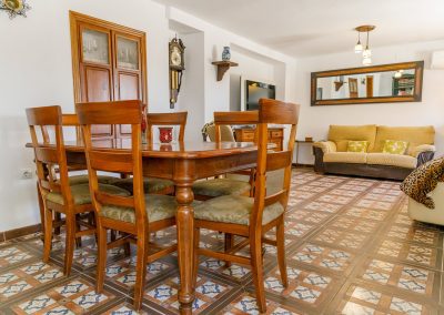 Complejo rural en la sierra de Málaga compuesto de 3 casas con piscinas independientes bien equipadas y rodeadas de naturaleza.